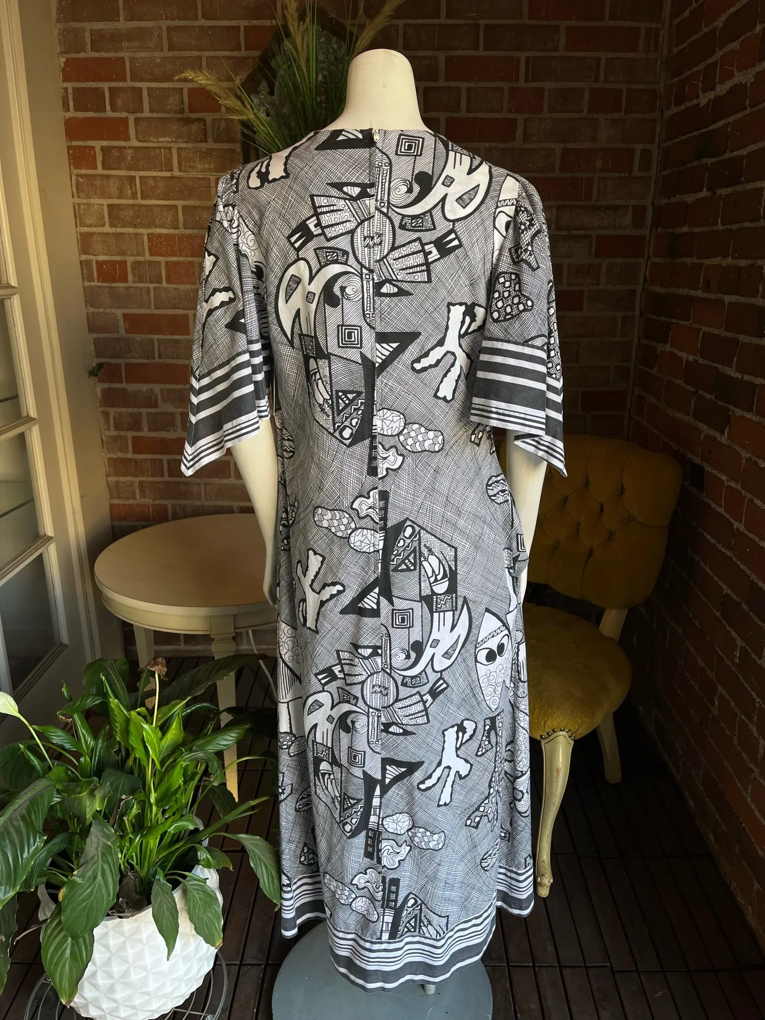 1970s Rare Abstract Graphic Black Kaftan