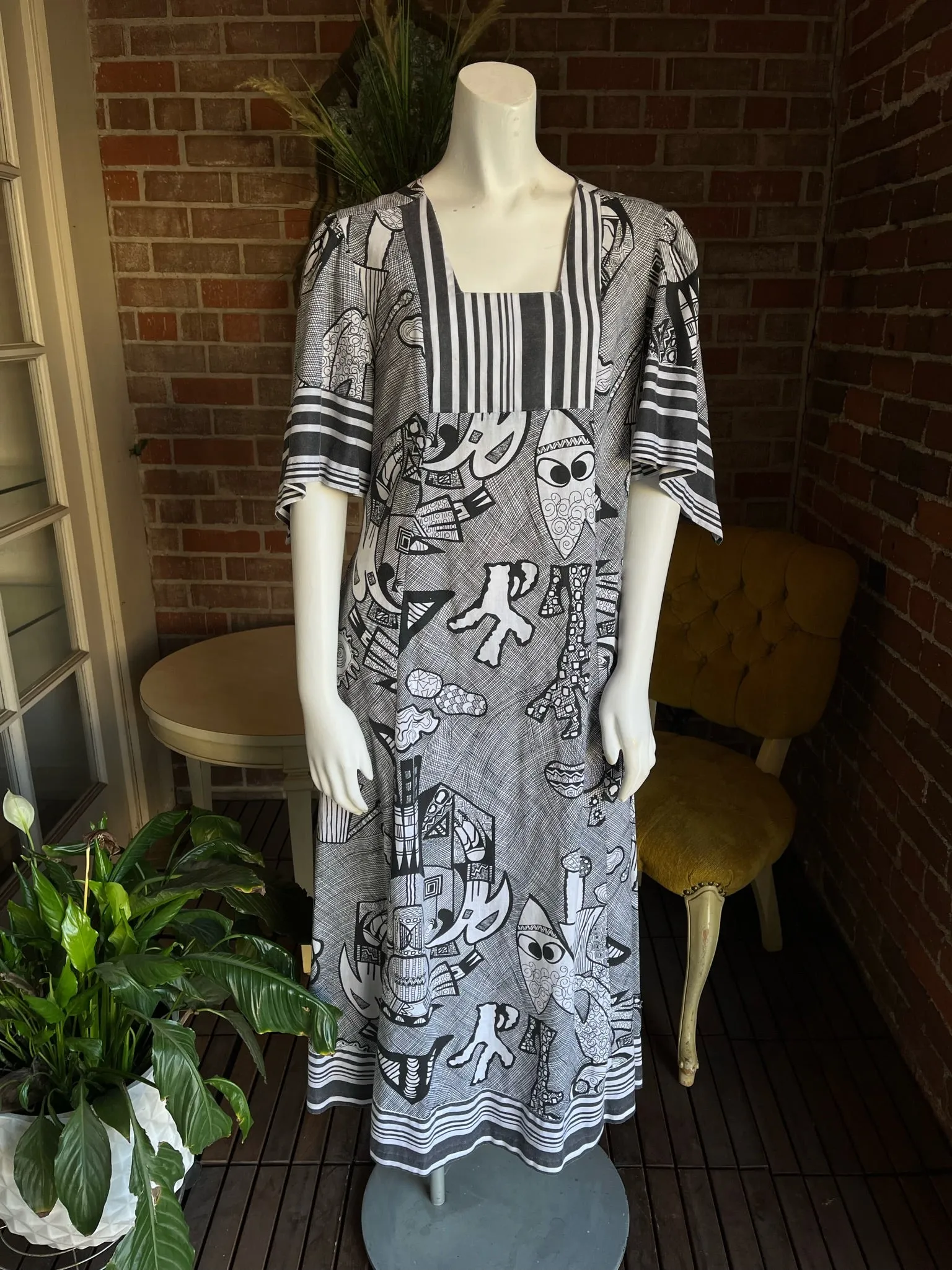 1970s Rare Abstract Graphic Black Kaftan