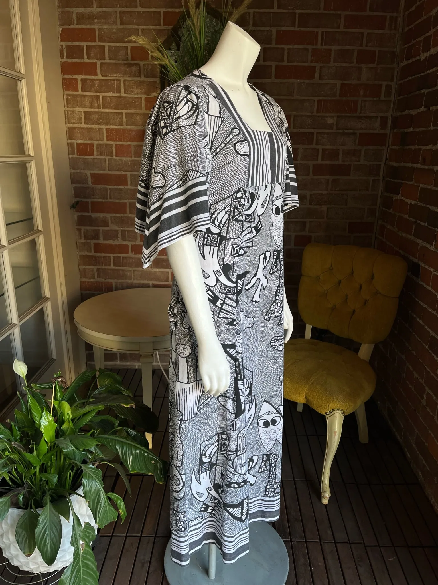 1970s Rare Abstract Graphic Black Kaftan