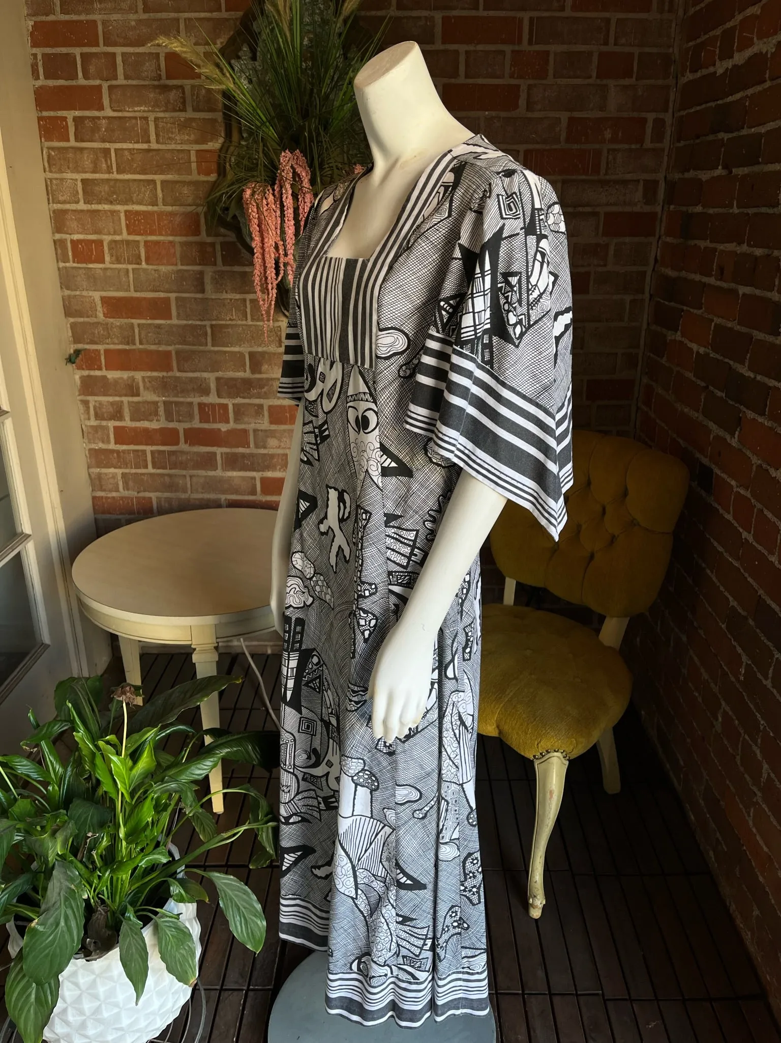 1970s Rare Abstract Graphic Black Kaftan