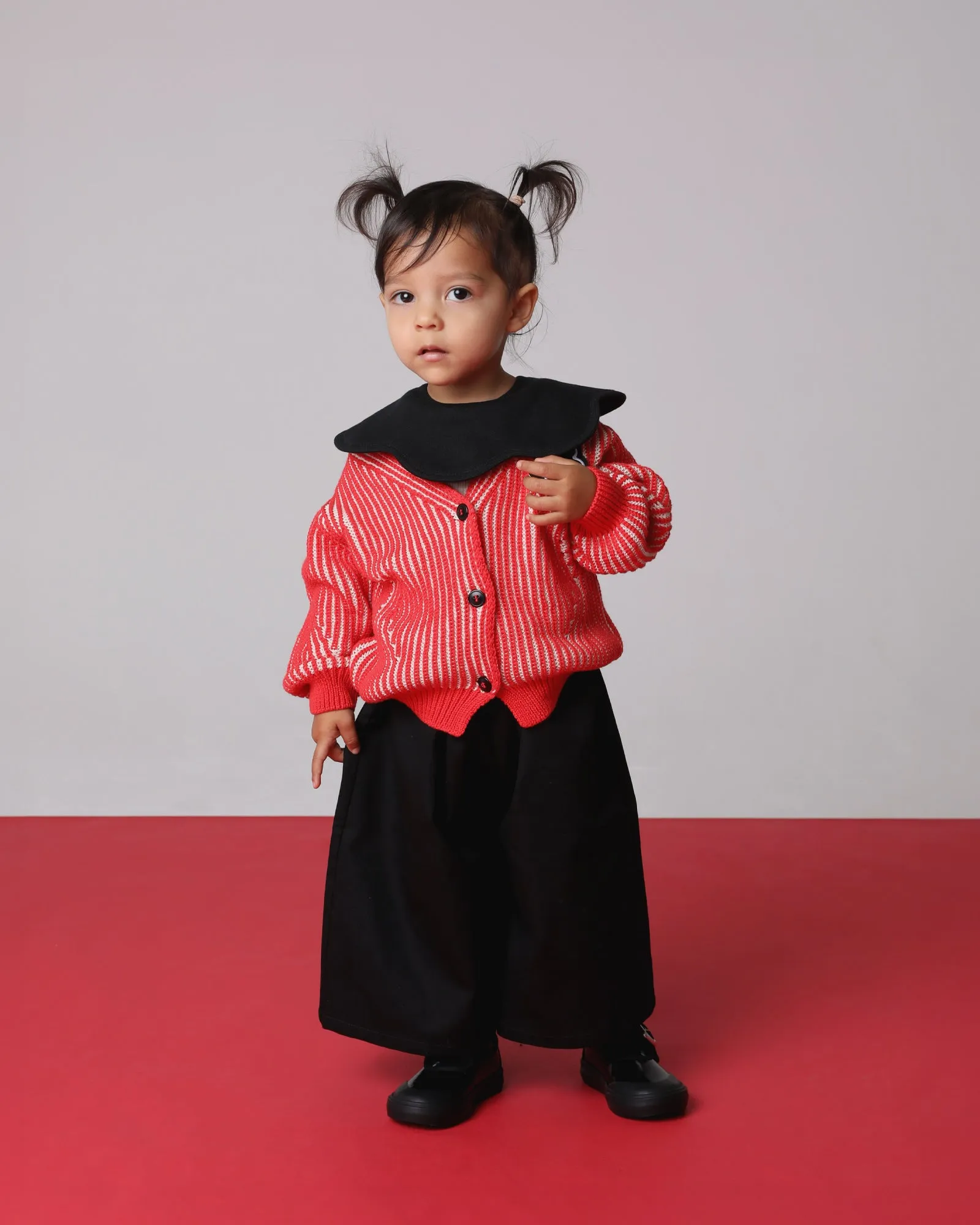 360-Daisy Bib in Black (Last Item)